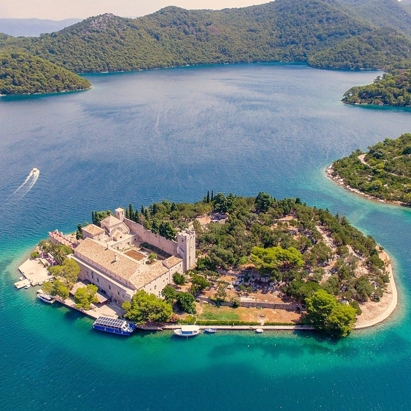 Он такой один